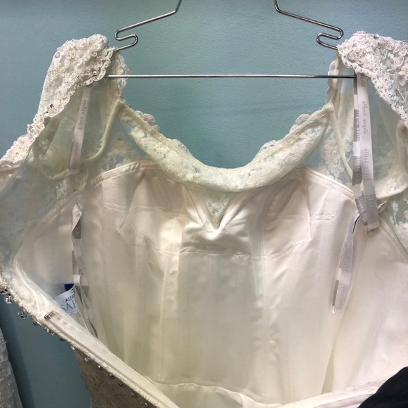 SAMPLE Alfred Angelo 1/2Sleeve Lace Wedding Dress, Ivory A-Line Off Shoulder - Picture 13 of 15